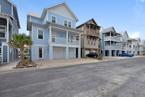 Southern Charm 4 Bedroom Home by RedAwning