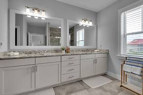 Southern Charm 4 Bedroom Home by RedAwning