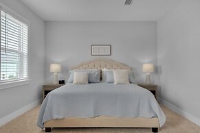 Southern Charm 4 Bedroom Home by RedAwning