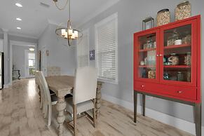 Southern Charm 4 Bedroom Home by RedAwning