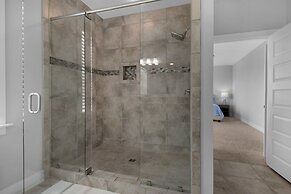 Southern Charm 4 Bedroom Home by RedAwning