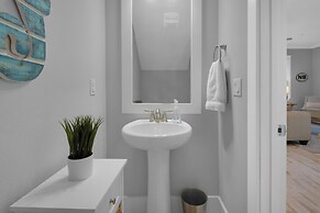 Southern Charm 4 Bedroom Home by RedAwning