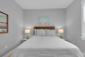 Southern Charm 4 Bedroom Home by RedAwning