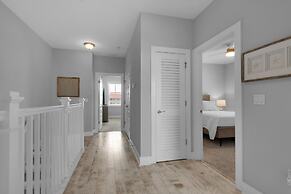 Southern Charm 4 Bedroom Home by RedAwning