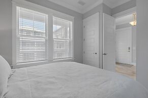 Southern Charm 4 Bedroom Home by RedAwning