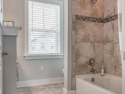 Southern Charm 4 Bedroom Home by RedAwning