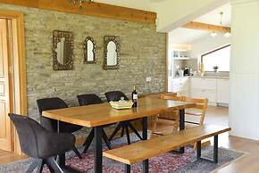 Luxurious Chalet near Pirin Golf Resort