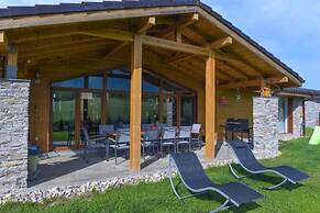 Luxurious Chalet near Pirin Golf Resort