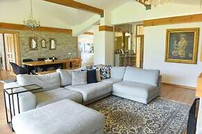 Luxurious Chalet near Pirin Golf Resort