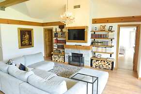 Luxurious Chalet near Pirin Golf Resort