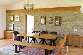 Luxurious Chalet near Pirin Golf Resort