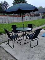 Spacious 3bed House in Walsall With Parking Onsite