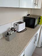 Spacious 3bed House in Walsall With Parking Onsite