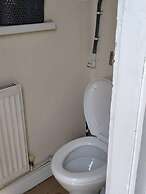 Spacious 3bed House in Walsall With Parking Onsite