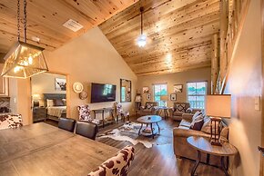 Old Mills Resort OM A5 3 Bedroom Condo by RedAwning