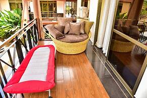 Four Vins Hotel & Apartments