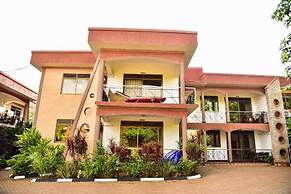 Four Vins Hotel & Apartments