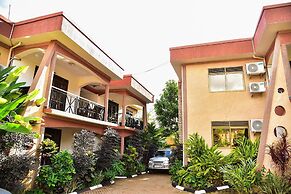 Four Vins Hotel & Apartments