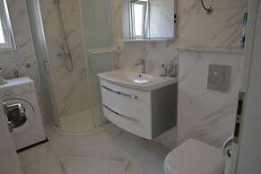 Remarkable 2-bed Apartment in Okrug Gornji