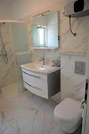 Remarkable 2-bed Apartment in Okrug Gornji