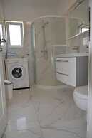 Remarkable 2-bed Apartment in Okrug Gornji