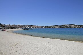 Remarkable 2-bed Apartment in Okrug Gornji