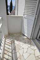 Remarkable 2-bed Apartment in Okrug Gornji