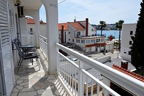 Remarkable 2-bed Apartment in Okrug Gornji