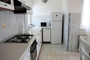 Remarkable 2-bed Apartment in Okrug Gornji