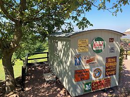 Outstandingly Situated Cosy Shepherds Hut
