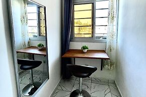 1 Bed Studio Sleeps 2 - Secure Parking, Central