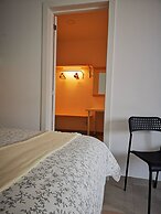 Private Couple Room On Caparica Poshtel