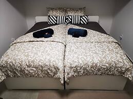 Private Couple Room On Caparica Poshtel