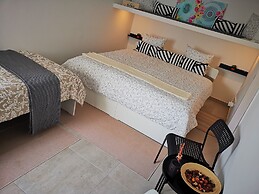 Private Couple Room On Caparica Poshtel
