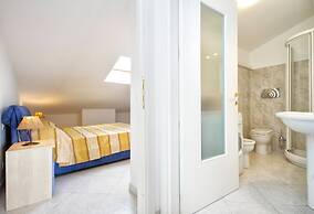 Champagne Apatment With Sea View