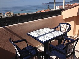 Champagne Apatment With Sea View