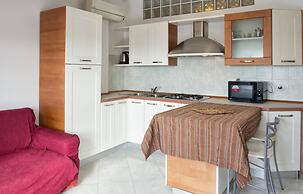 Emerald Apartment With Sea View