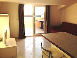 Emerald Apartment With Sea View