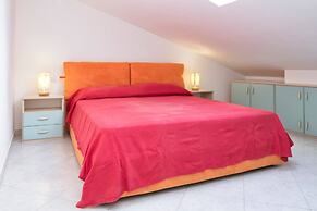 Emerald Apartment With Sea View