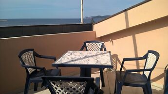 Emerald Apartment With Sea View