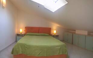 Emerald Apartment With Sea View