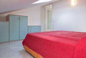 Emerald Apartment With Sea View