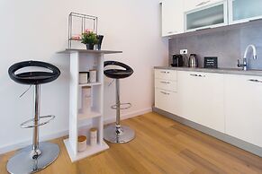 Sunshine Deluxe 80m2 Apartment With Pool, 50 m2 Garden Lounge and Outd