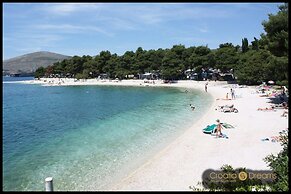 Sunshine Deluxe 80m2 Apartment With Pool, 50 m2 Garden Lounge and Outd