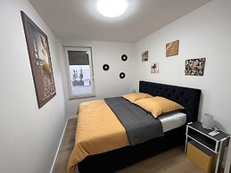 Sunshine Deluxe 80m2 Apartment With Pool, 50 m2 Garden Lounge and Outd