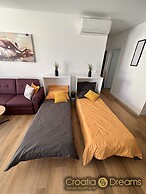 Sunshine Deluxe 80m2 Apartment With Pool, 50 m2 Garden Lounge and Outd