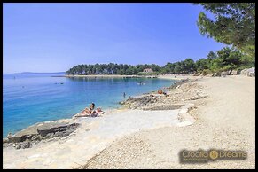 Sunshine Deluxe 80m2 Apartment With Pool, 50 m2 Garden Lounge and Outd