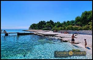 Sunshine Deluxe 80m2 Apartment With Pool, 50 m2 Garden Lounge and Outd