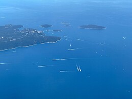 Sunshine Deluxe 80m2 Apartment With Pool, 50 m2 Garden Lounge and Outd