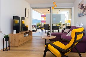 Sunshine Deluxe 80m2 Apartment With Pool, 50 m2 Garden Lounge and Outd